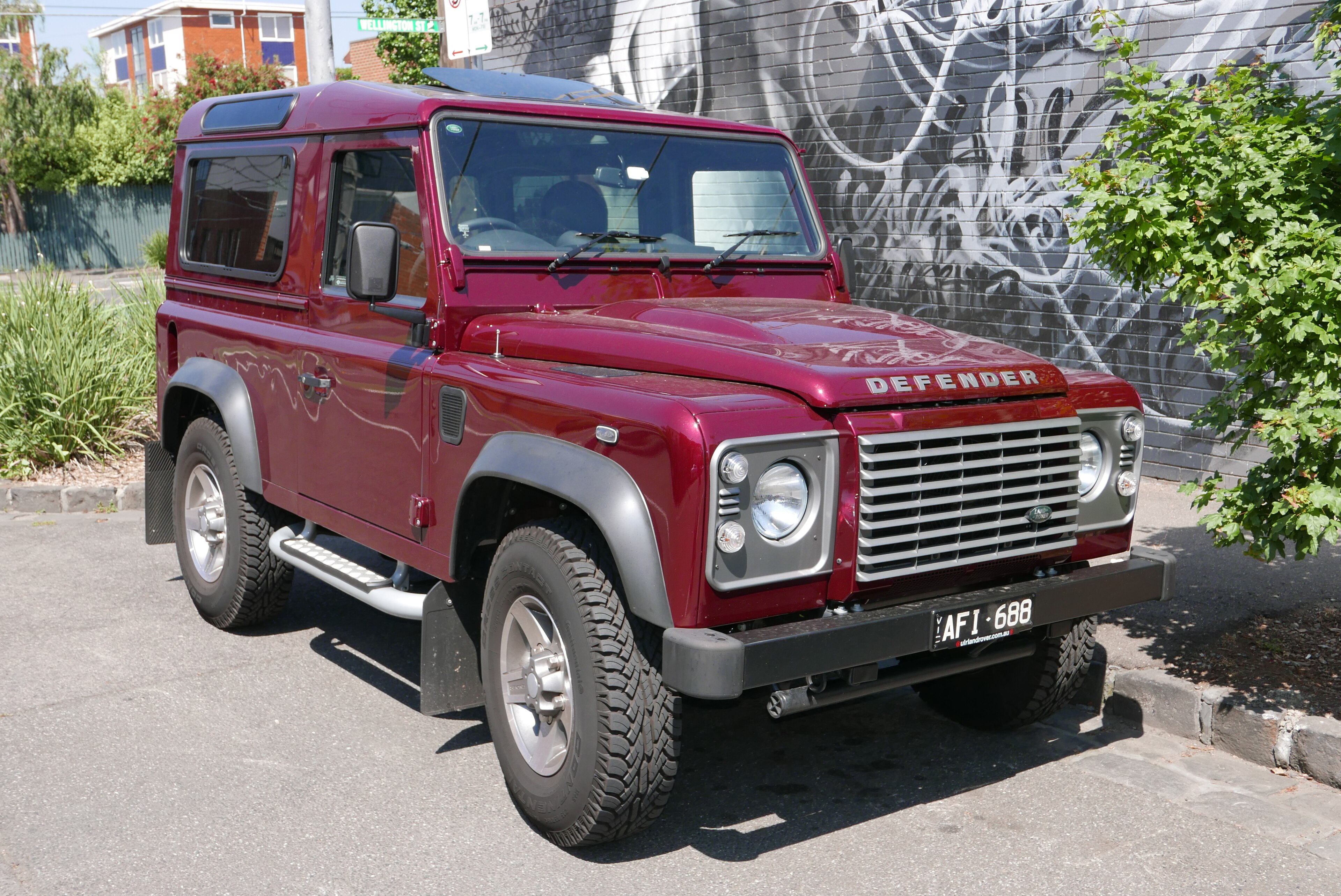 Land Rover Defender 2020