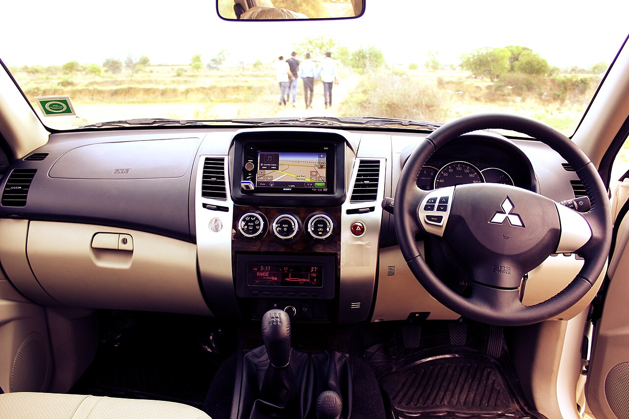 Mitsubishi Pajero Sport 2013
