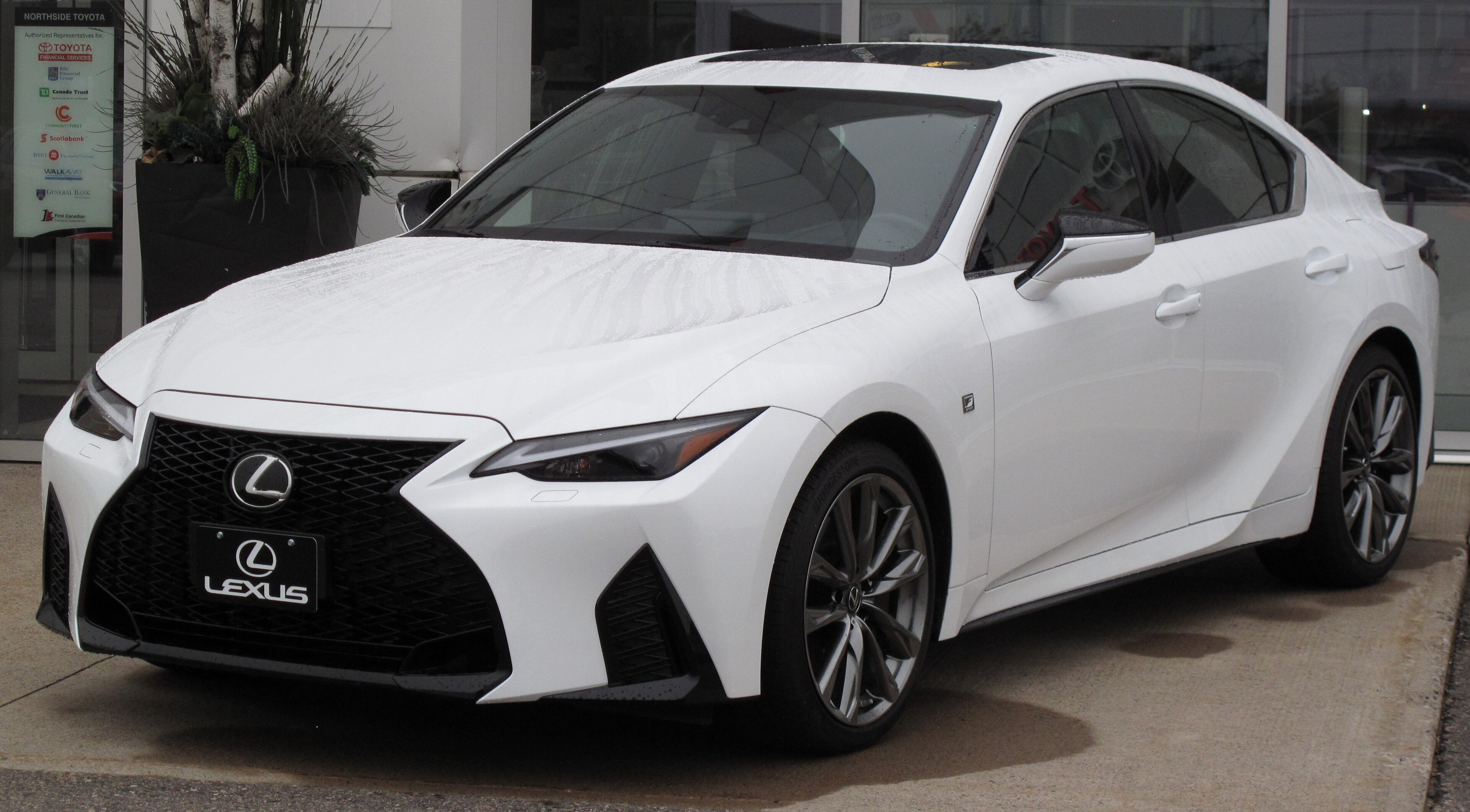 Lexus IS 2024